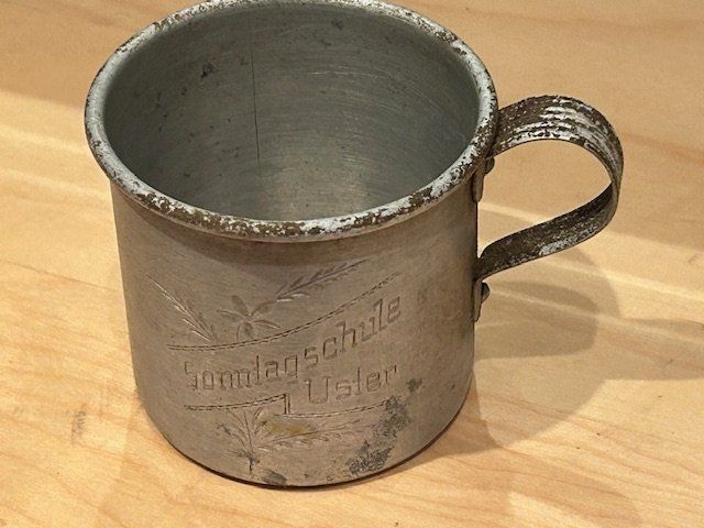 Tazze: Aluminium-Becher "Sonntagsschule Uster", Antik – Usato da Uster venduto da uhaldimann