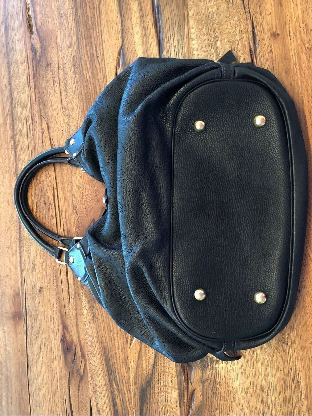 Louis Vuitton Borse da donna: Louis Vuitton Mahina L Noir – Usato da Pully venduto da Occasions-luxe.Golay 8