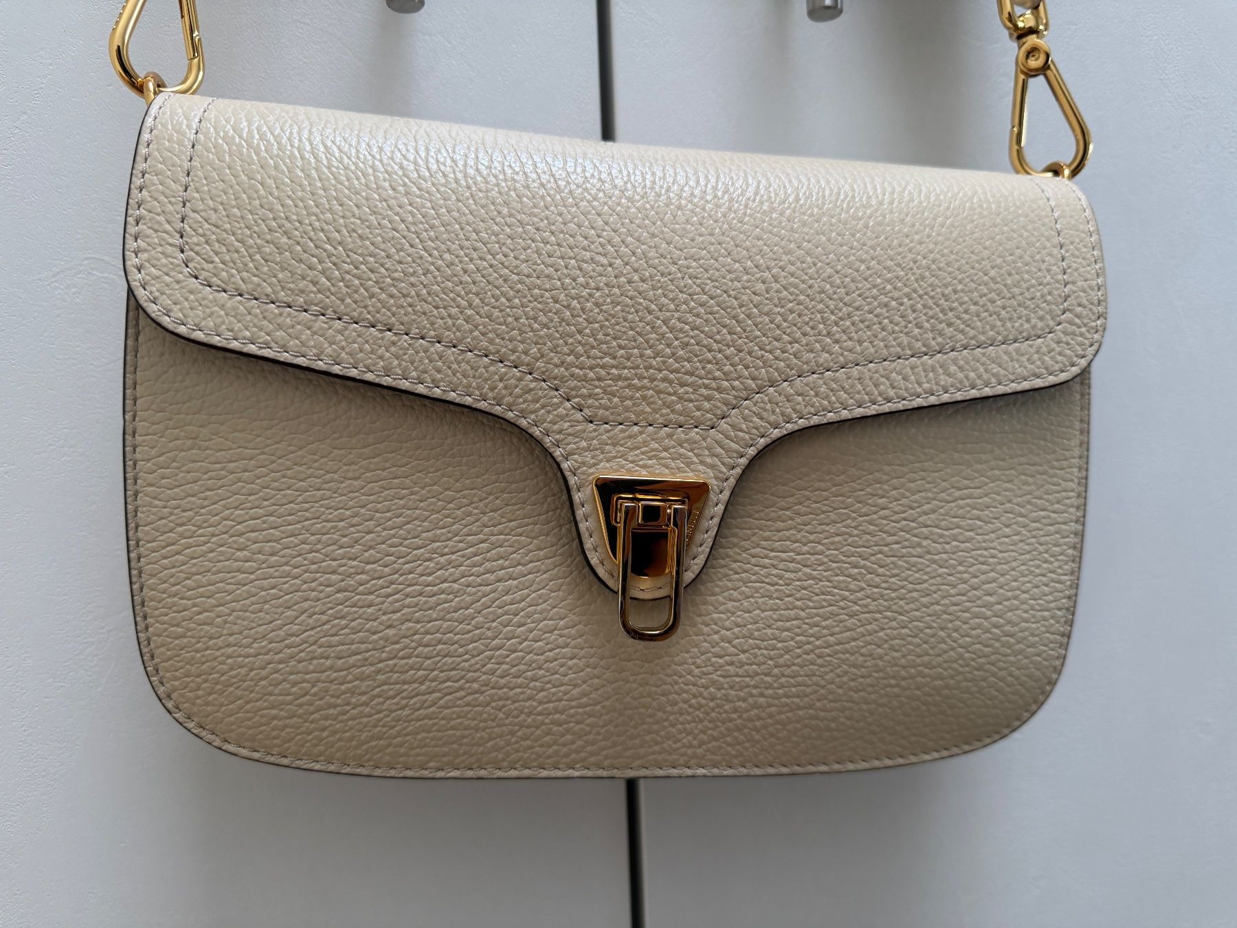 Coccinelle Borse da donna: Coccinelle Umhänge Tasche – Nuovo (secondo la descrizione) da Ehrendingen venduto da Nr.7