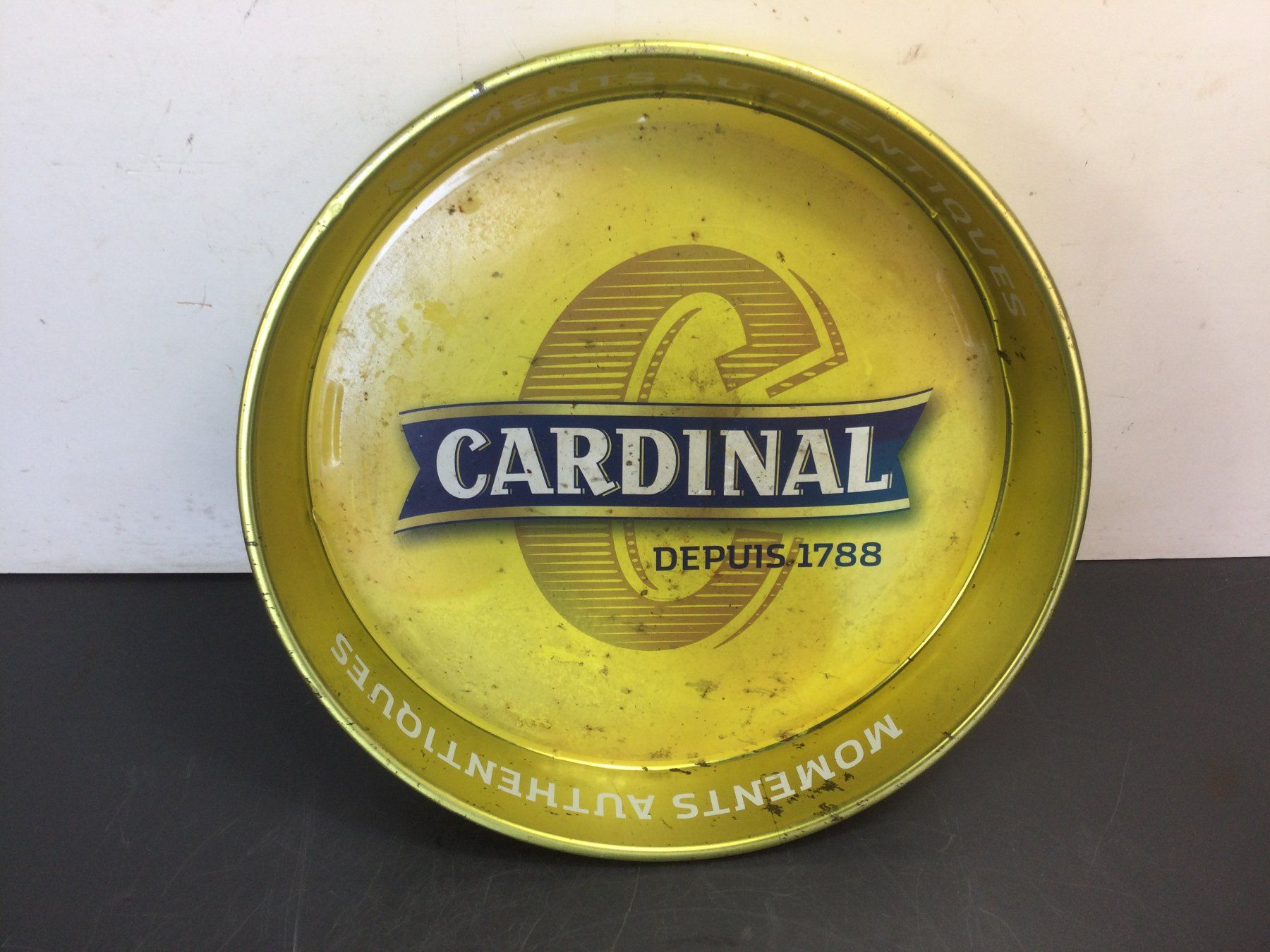 Cardinal Insegne: Gebrauchtes Cardinal Bier-Tablett  Service Blech Tablett – Usato da Wangen SZ venduto da kuriosum12 1