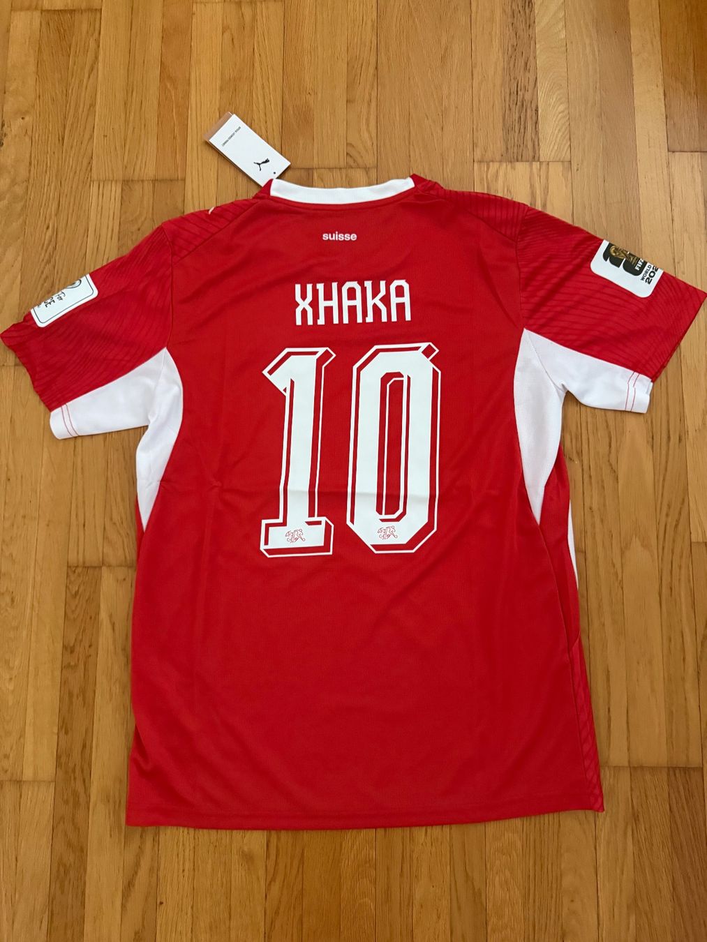 Camicie: Granit Xhaka Trikot #9 - L - Schweiz – Nuovo e nell'imballaggio originale da Zürich venduto da PMJ-Shop