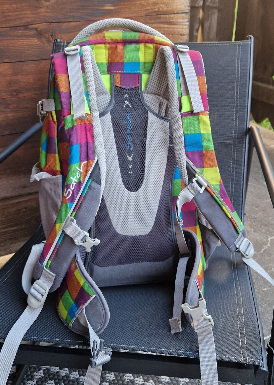 Satch Borse & Zaini: Satch Schulrucksack buntes Karomuster – Usato da Klosters Dorf venduto da sel_p9wx 9