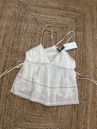 Zara Top beige mit Stickerei neu mit Etikett Grösse S