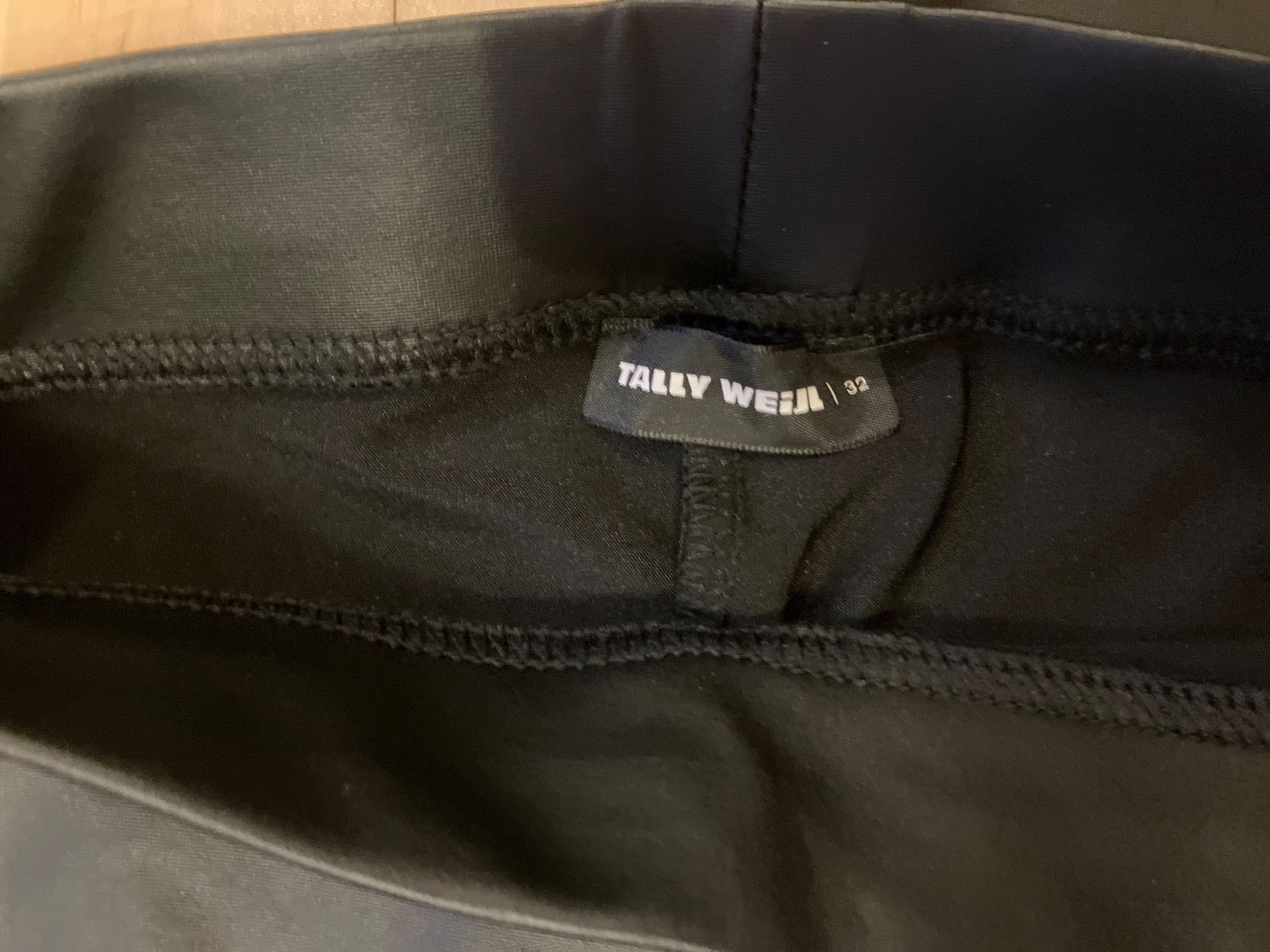 Tally Weijl Pantaloni: Hose schwarz Kunstleder – Usato da Esslingen venduto da 2ze 2