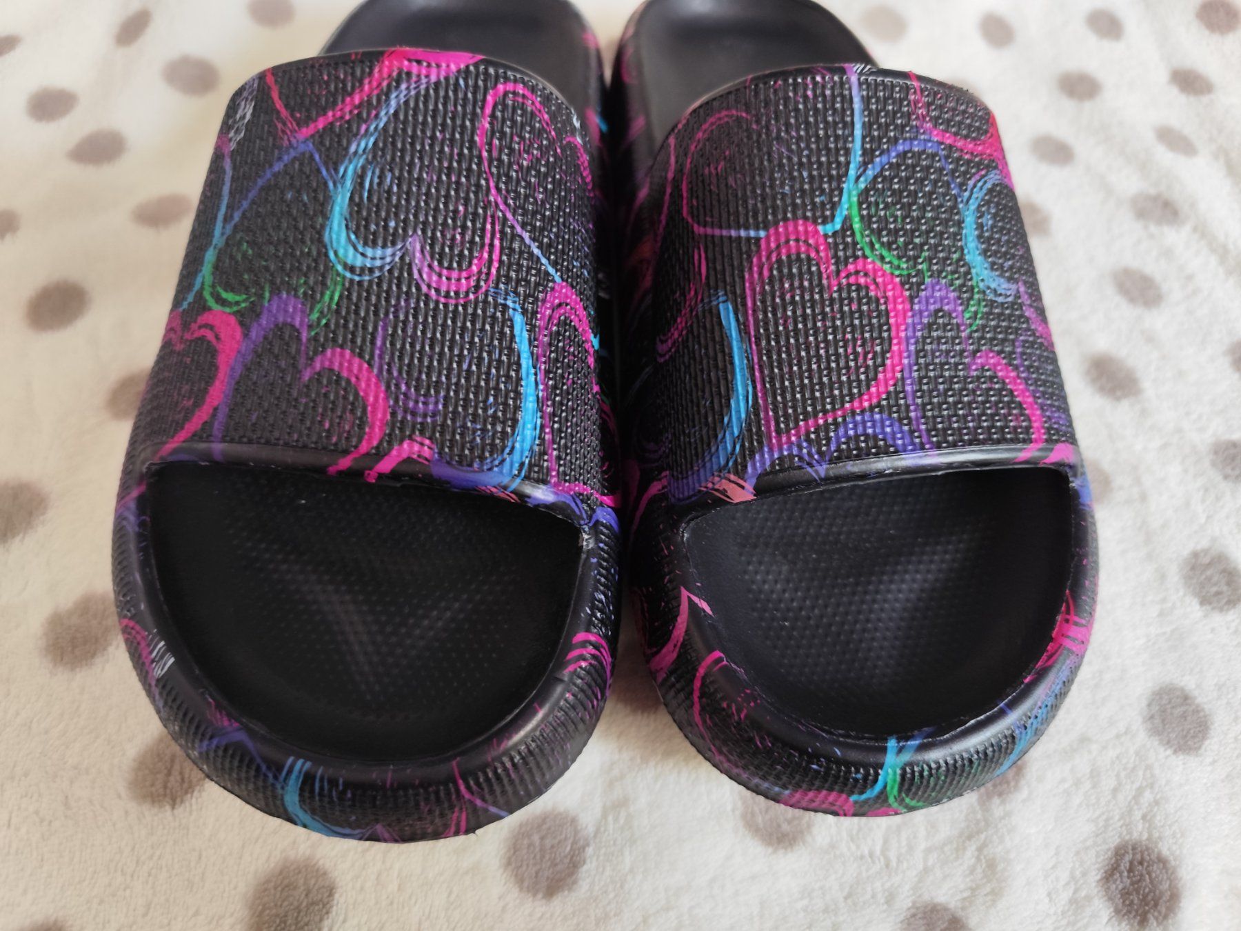 Scarpe da donna: Slide mit Herzchen Grösse 38💝 – Nuovo (secondo la descrizione) da Bettingen venduto da hamau2012