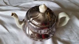 Teekanne antik mit versilberter Haube