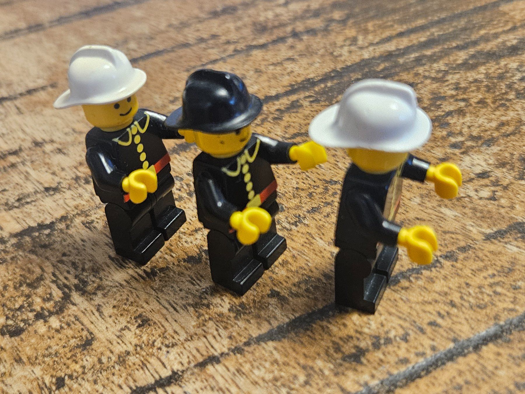 Lego Kit di costruzioni: lego lot de 3 figurines – Usato da Confignon venduto da Ecrofigs 3
