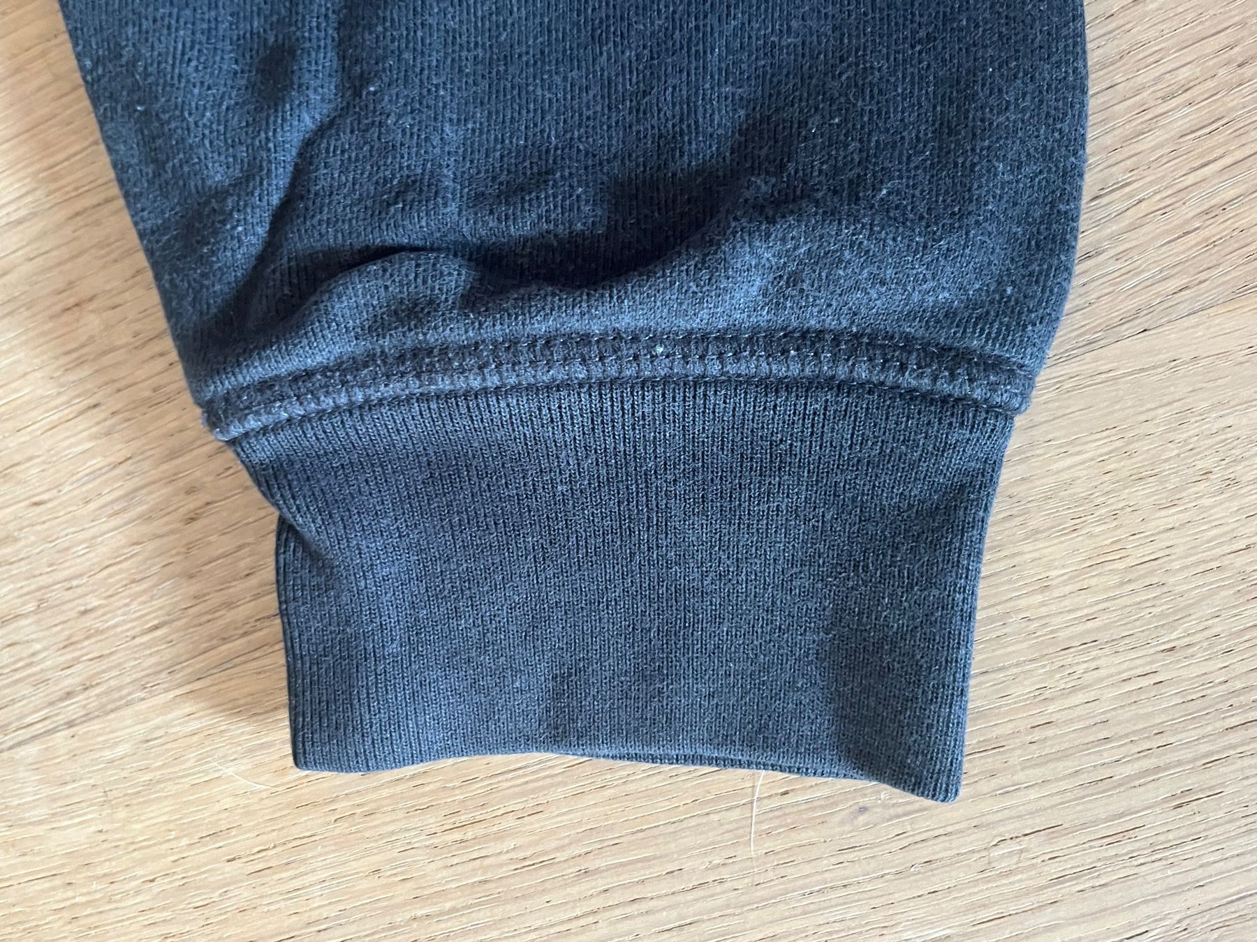 Levi's Maglioni & Felpe: Levi's Pullover schwarz – Usato da Laupen BE venduto da lee_ym6v 2