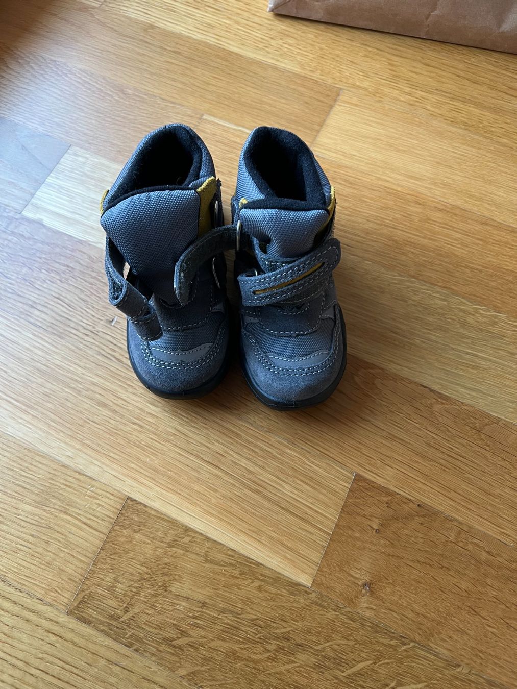 Scarpe per ragazzi: Scarponcino bimbo taglia 22 – Usato da Bôle venduto da dany2021 1