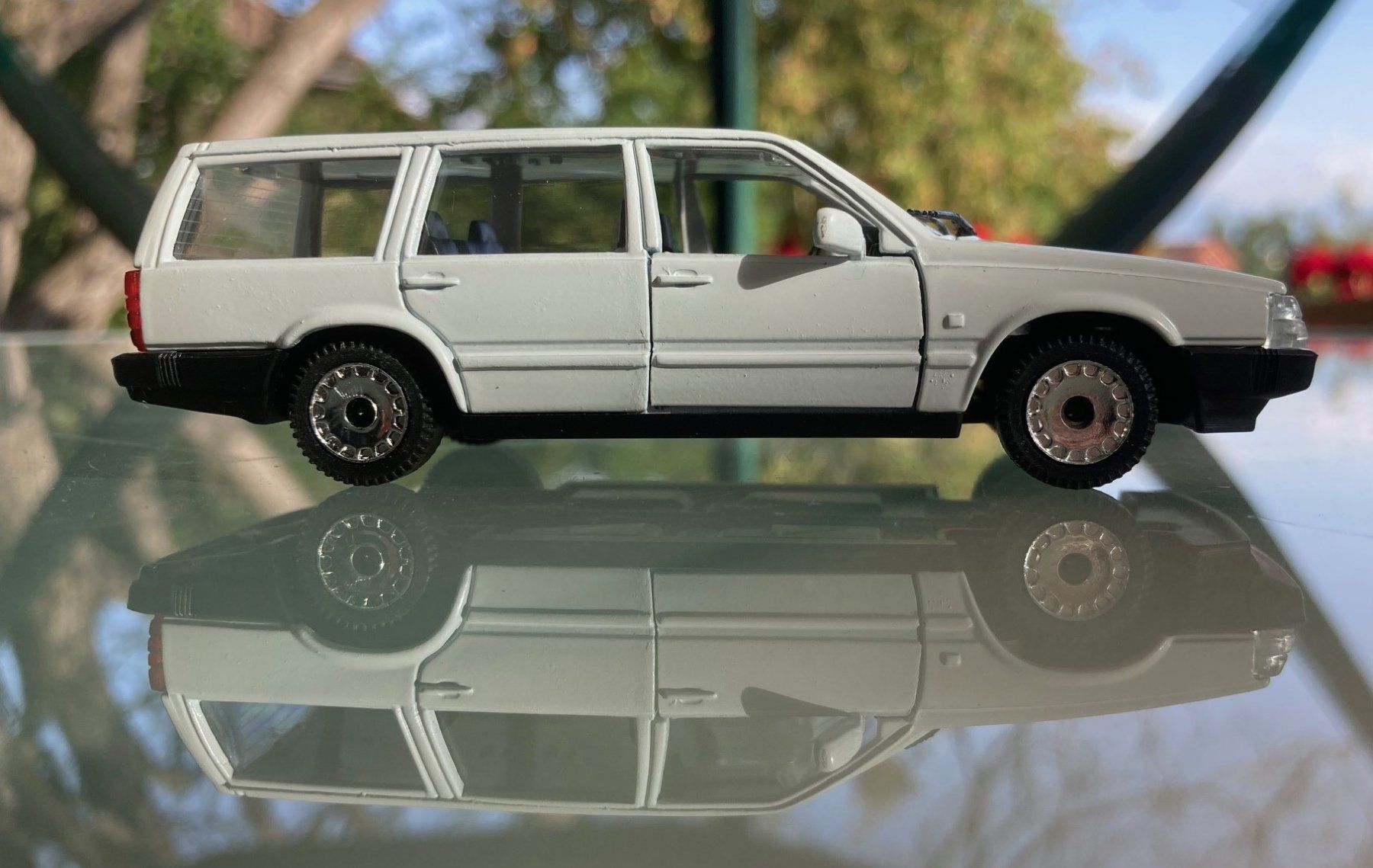 Polistil Modellautos: Volvo 760 GLE 1:43 – Neu und originalverpackt aus Wolfhausen von signat 1
