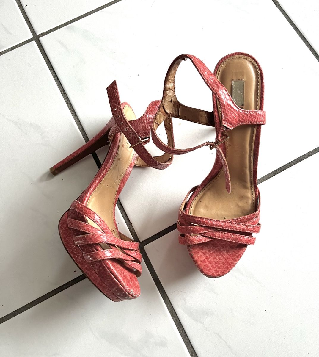 Stradivarius Scarpe da donna: ROSA HIGH HEELS MIT ANIMAL PRINT – Usato da Basel venduto da JJ.Elena