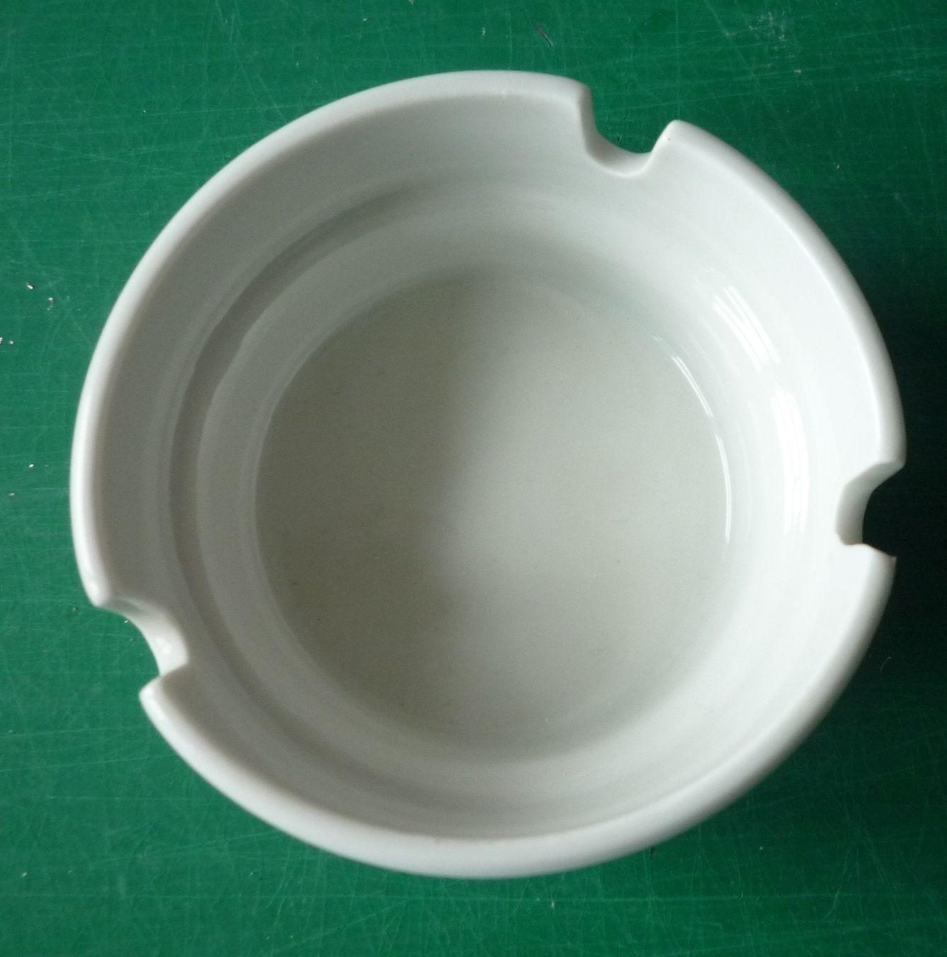 Portacenere: Aschenbecher (klein und rund) – Usato da Rafz venduto da Sonnenblume305 1
