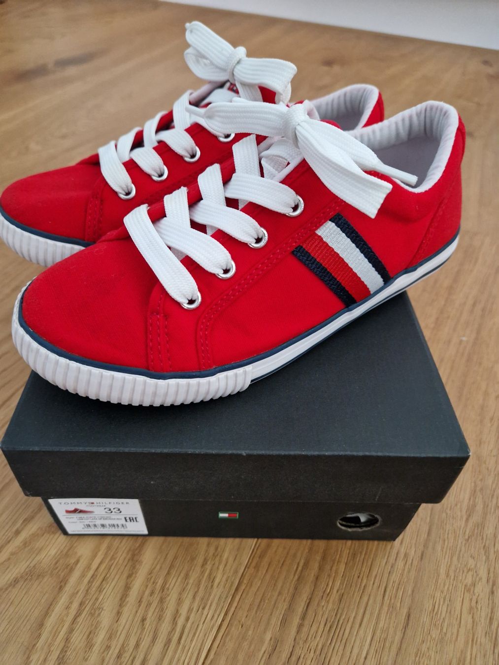 Tommy Hilfiger Scarpe per ragazzi: Stoffschuhe Thommy Hilfiger Gr. 33 – Nuovo (secondo la descrizione) da Davos-Dorf venduto da Bpelikan