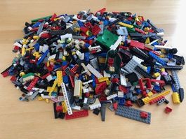Lego Steine 3 Kilogramm inkl. eine Lego-Aufbewahrungsbox