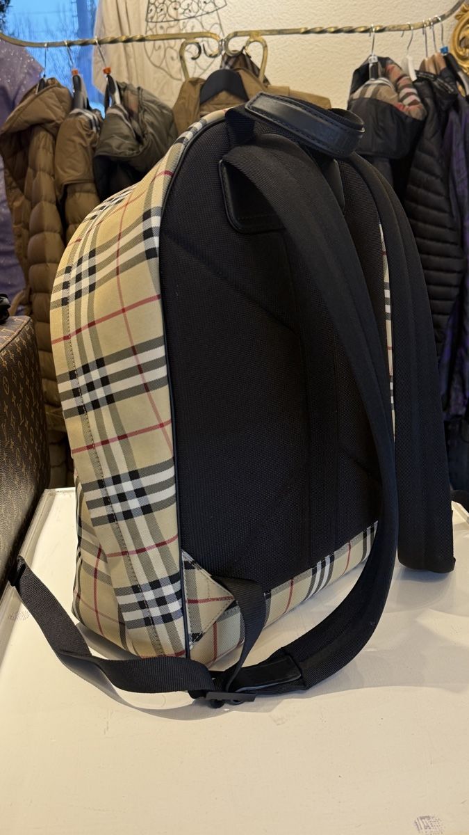 Burberry Rucksäcke: Burberry Rucksack, neu Zustand! Ein Schnäppchen. – Neu und originalverpackt aus Lachen SZ von HelvetiaLuxury 3