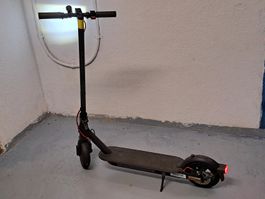 Mi Elektroroller Pro 2 guter Zustand mit Ladegerät