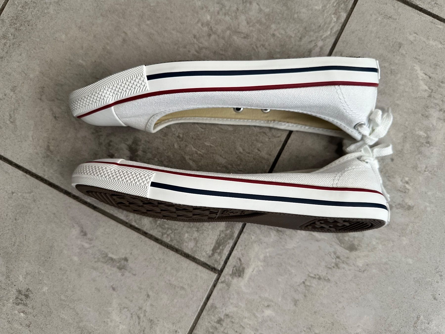 Converse Scarpe da donna: Converse Ballerina weiss Gr. 36 NEU – Nuovo e nell'imballaggio originale da Bolligen venduto da chaetzli1133 3