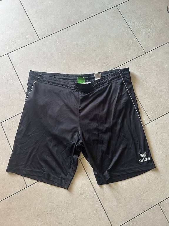 Hosen: Sporthose kurz Erima – Gebraucht aus Maisprach von _aliciarebecca_