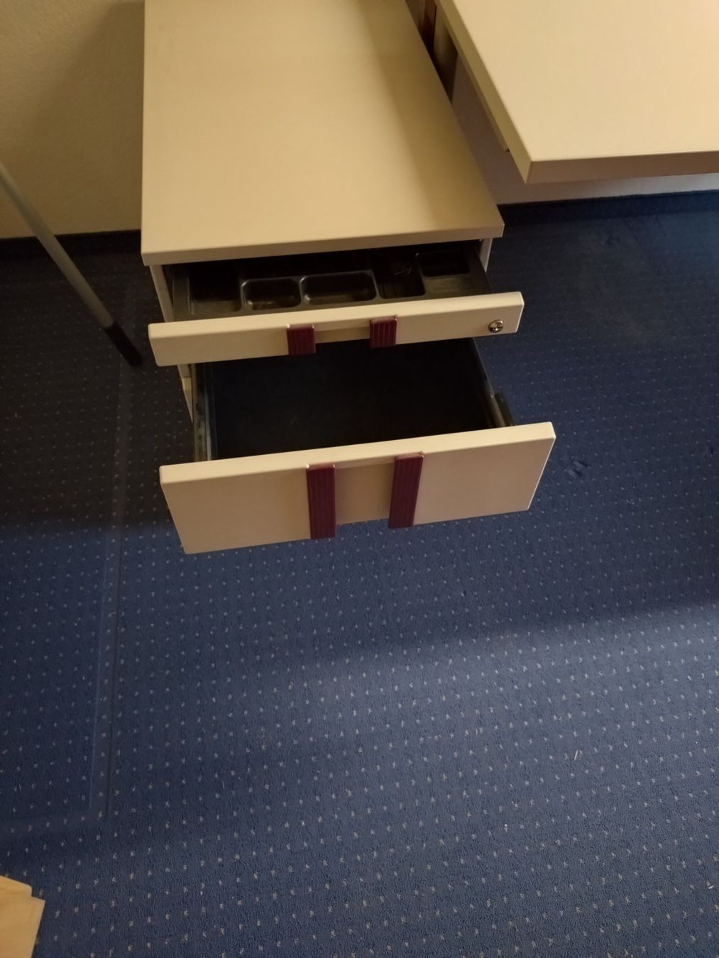 Bureaux: Schreibtisch – D'occasion à Grindelwald par Bruni2811 2