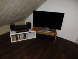 Samsung TV mit TV-Möbel
