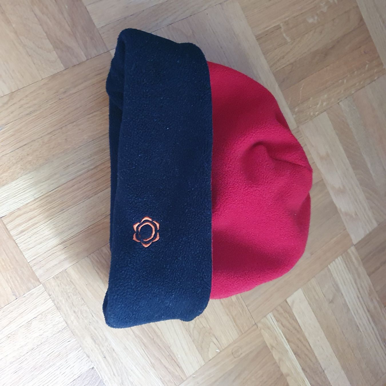 Copricapi, berretti & cappellini: Bonnet rouge et noir réversible polaire – Usato da Prilly venduto da RoDyRe