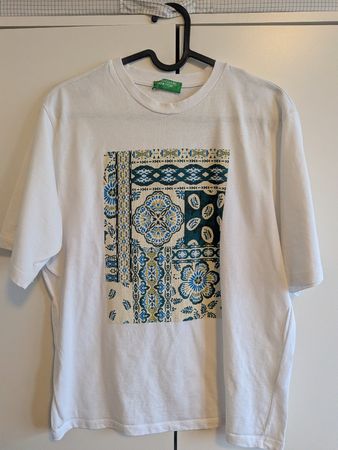 Benetton White Graphic T-shirt (Small) - Worn once