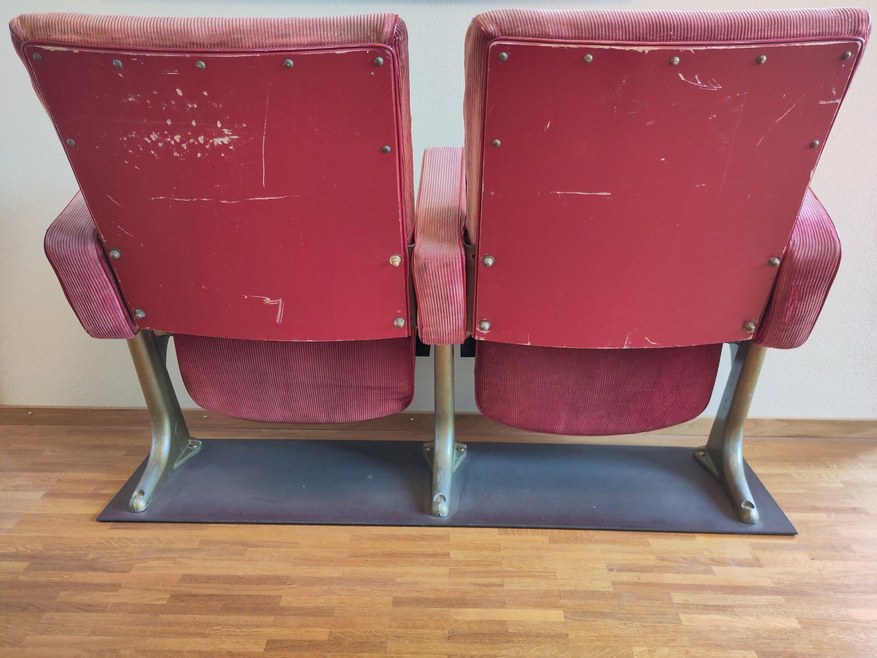 Sessel: Antike Kinosessel / Theatersessel – Gebraucht aus Bern von SimonLukasWyss 1