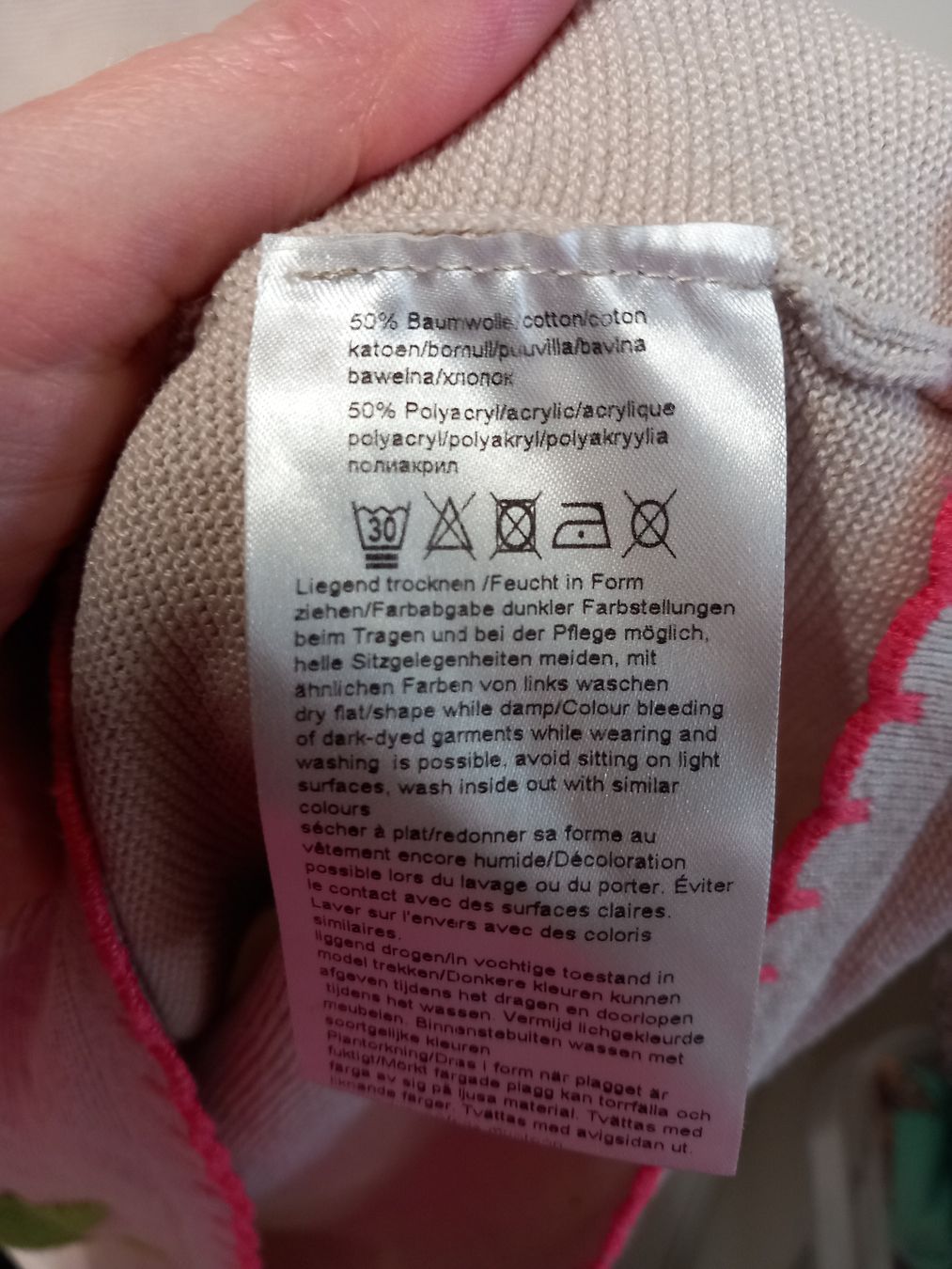 Maglioni & Felpe: Amy Vermont Pullover mit bunten Sternen Gr.M – Usato da Gwatt (Thun) venduto da umwelt-brocki 3