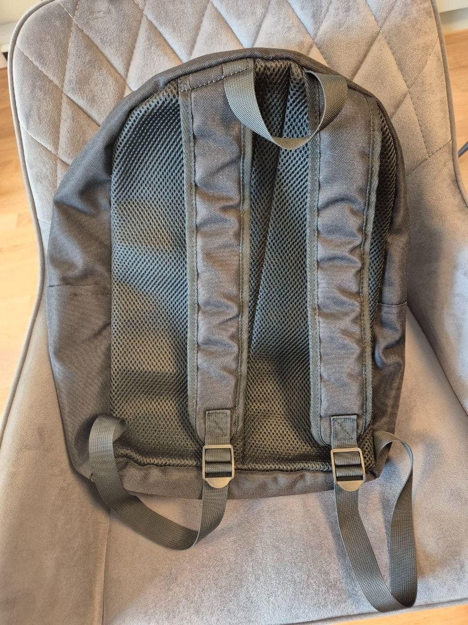 Zaini: Neuer Mushroom Rucksack mit Notebook Fach – Nuovo (secondo la descrizione) da Dübendorf venduto da Alessandro-DG 2