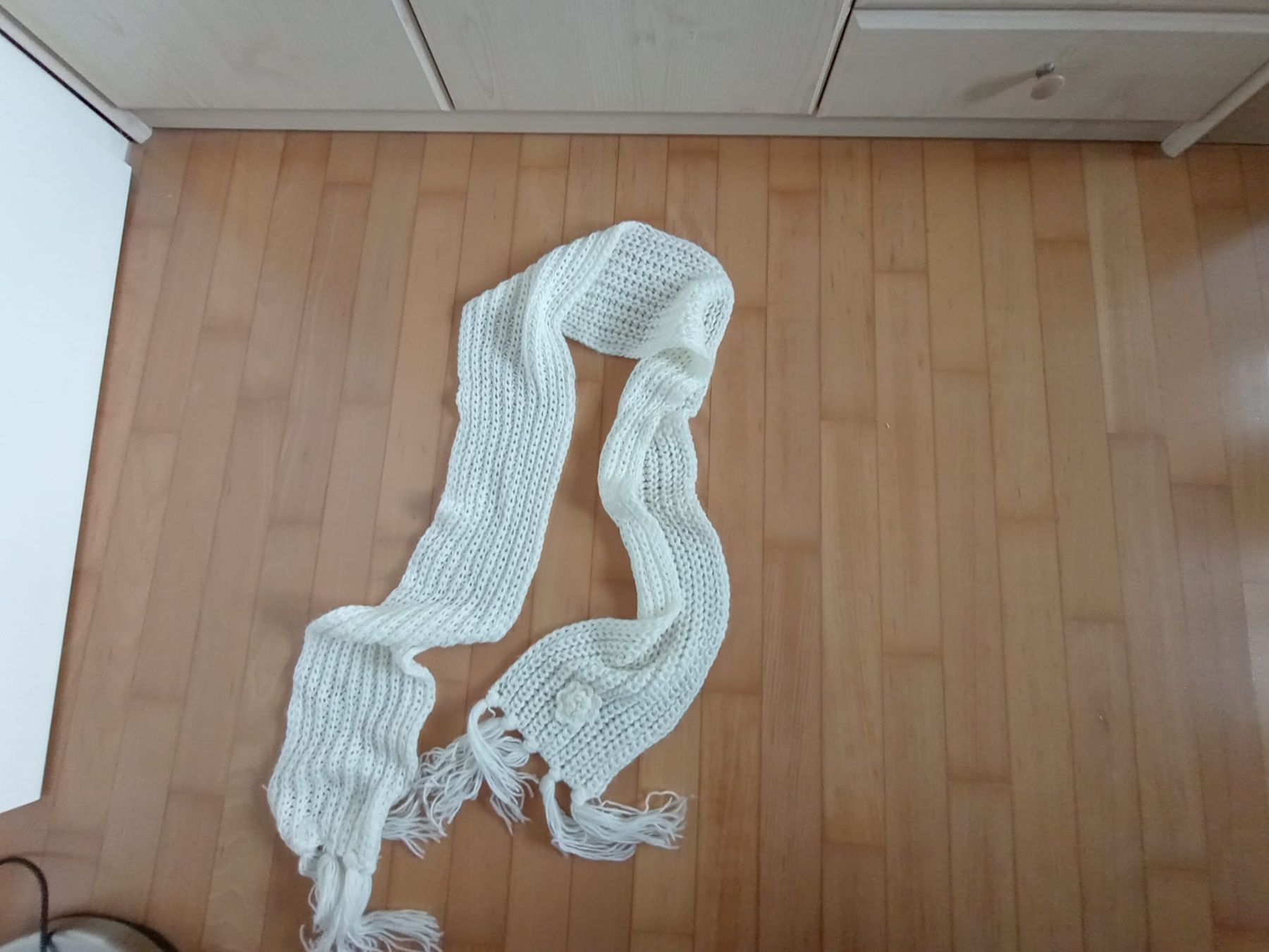 Foulards, Tücher & Schals: Schal gestrickt weiss – Gebraucht aus Wädenswil von Mirm1.0
