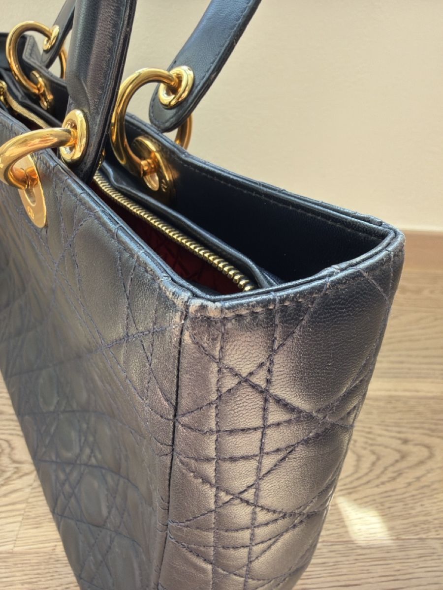 Dior Borse da donna: Lady Dior medium dunkelblau aus 2007 – Usato da Liestal venduto da amaroque 2
