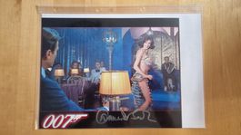 Carmen du Sautoy (James Bond), Original Autogramm auf Foto
