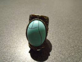 Ring Size 6, goldfarbig / schwarz, hellblauer Stein, oval