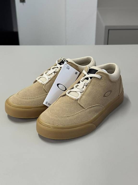 Scarpe da uomo: Oakley Banks Low  Pebble Mist  Größe EU 37.5 – Usato da Sursee venduto da pilatus.sport