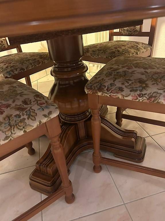 Tische: Table de salle à manger ronde extensible + 6 chaises – Gebraucht aus Bussigny von iev_g66j