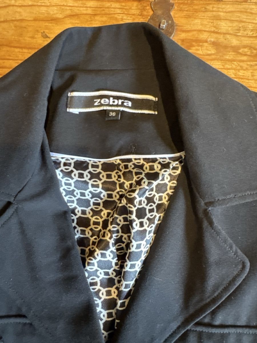 Zebra Giacche: Zebra Blazer Gr. 36 schwarz mit Gürtel – Usato da Mauren venduto da ducducturi 2
