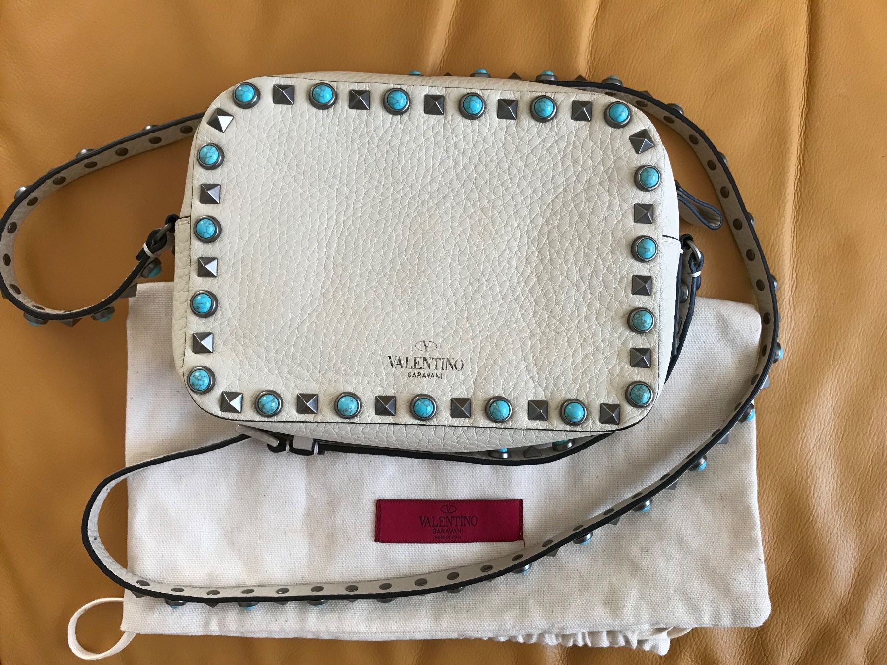 Valentino Taschen für Damen: VALENTINO GARAVANI ROLLING Rockstud Camera Bag absolut NEUwe – Neu (gemäss Beschreibung) aus Wiesendangen von Zoe-11 2