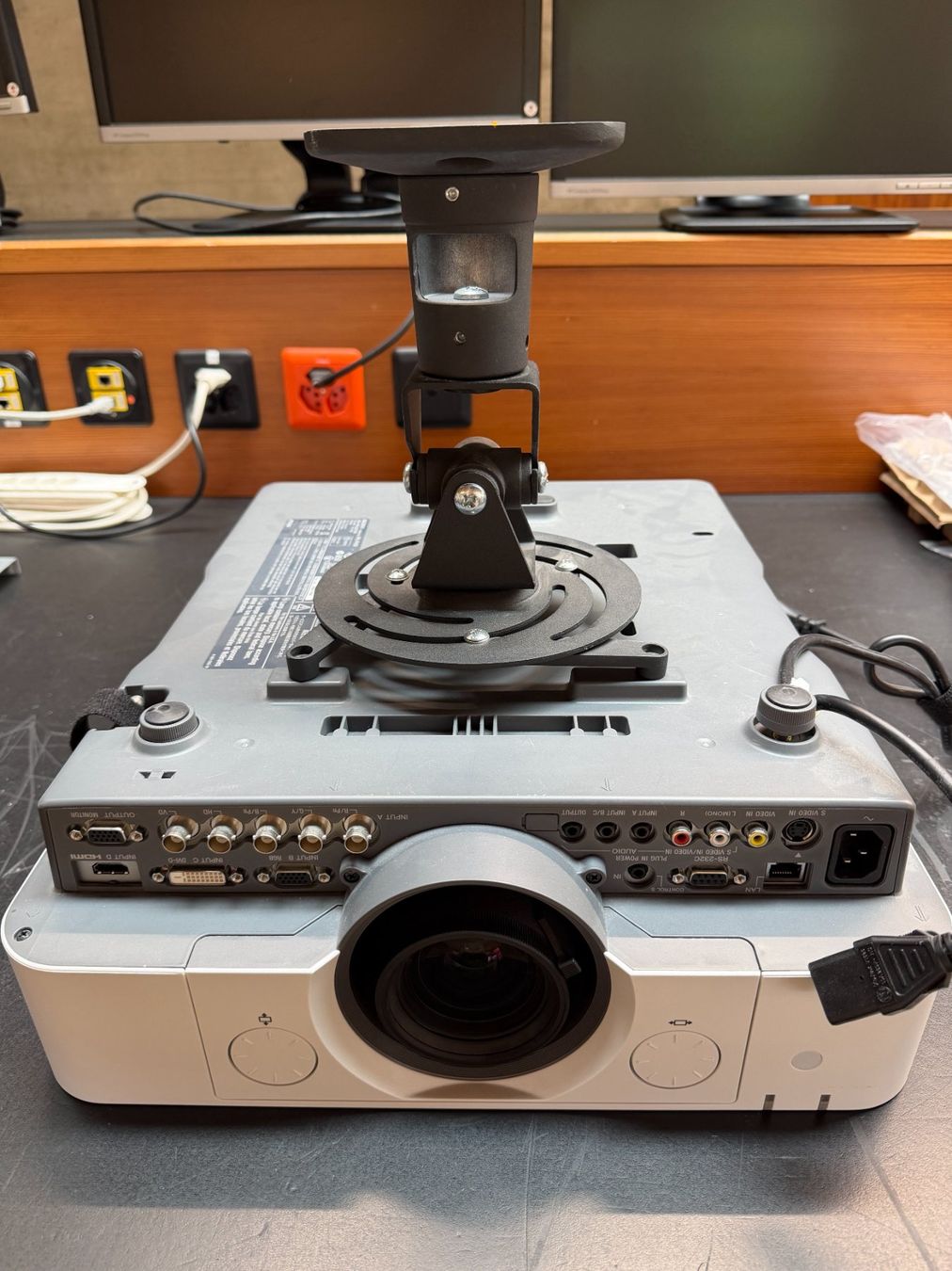 Sony Proiettori: Sony VPL-FH30 Beamer + Halterung – Usato da Appenzell venduto da guyo2011 4