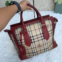 Burberry Handtasche Canvas Leder rot beige guter Zustand 31x