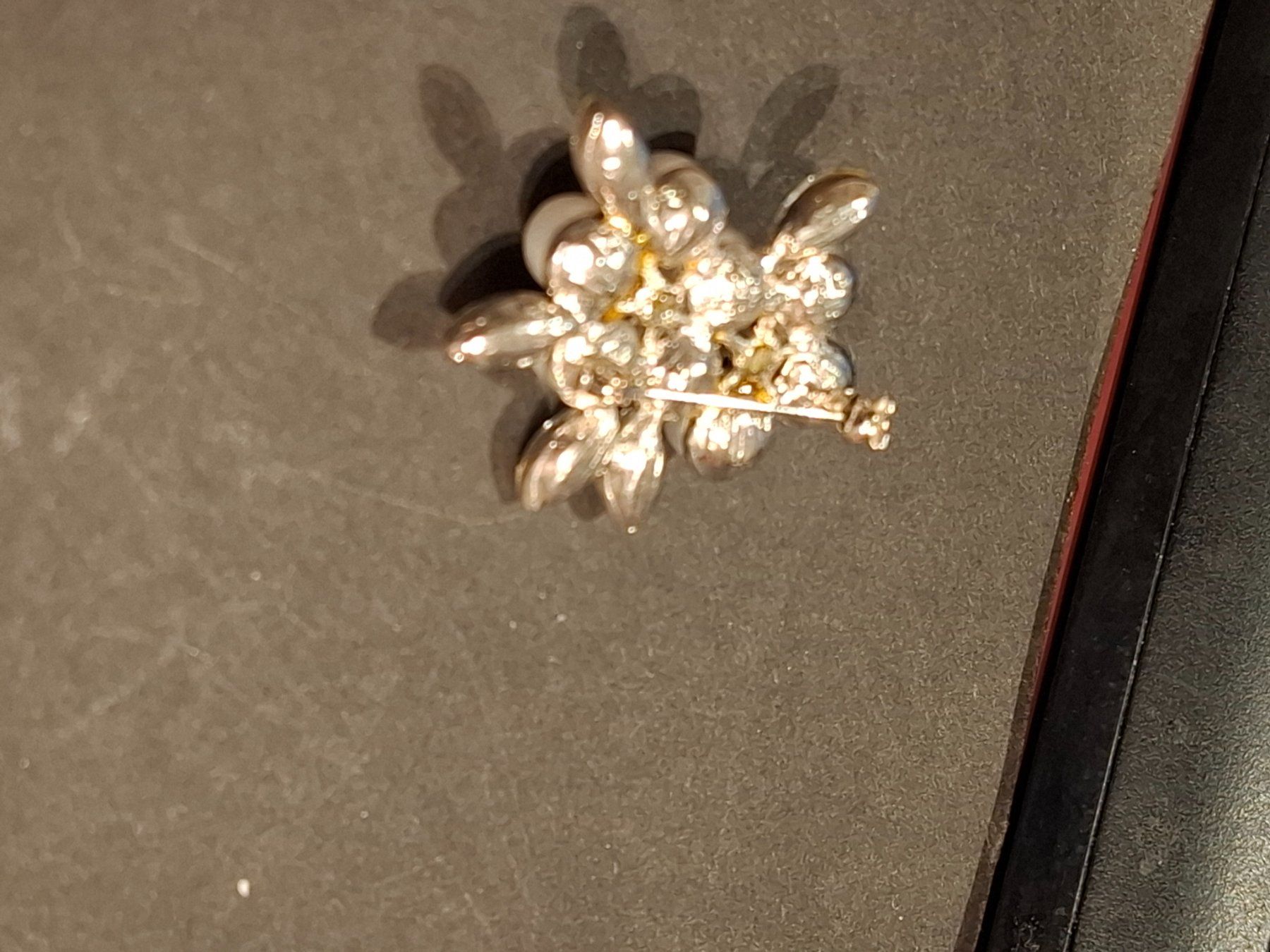 Broschen & Nadeln: Blumenbrosche, Kunstperlen mit Strass, Vintage, – Gebraucht aus Obfelden von Kleha 2