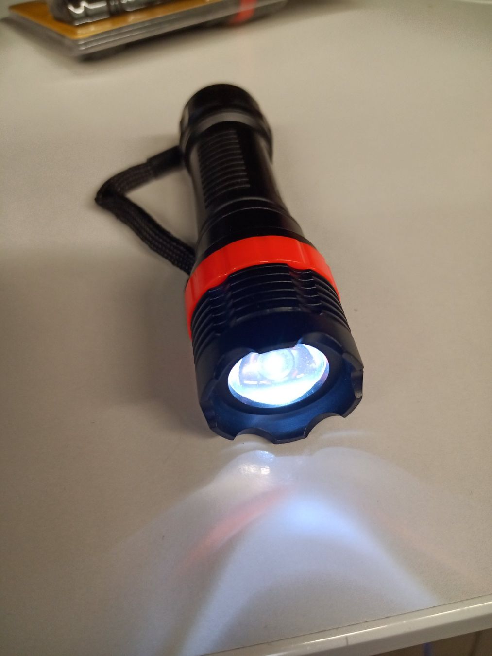 Lampade: Taschenlampe LED – Nuovo e nell'imballaggio originale da Oberegg venduto da A-Z.Handel.Loehrer 3