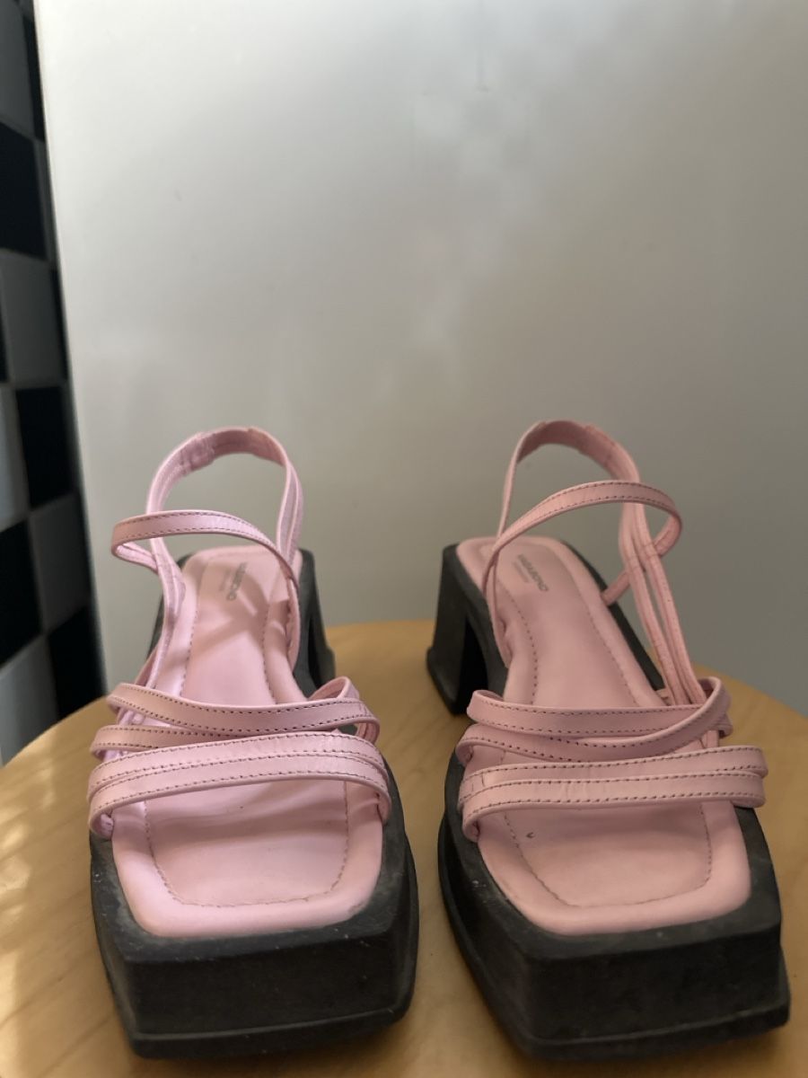 Vagabond Chaussures femmes: sandales roses vagabond – D'occasion à Vevey par founy