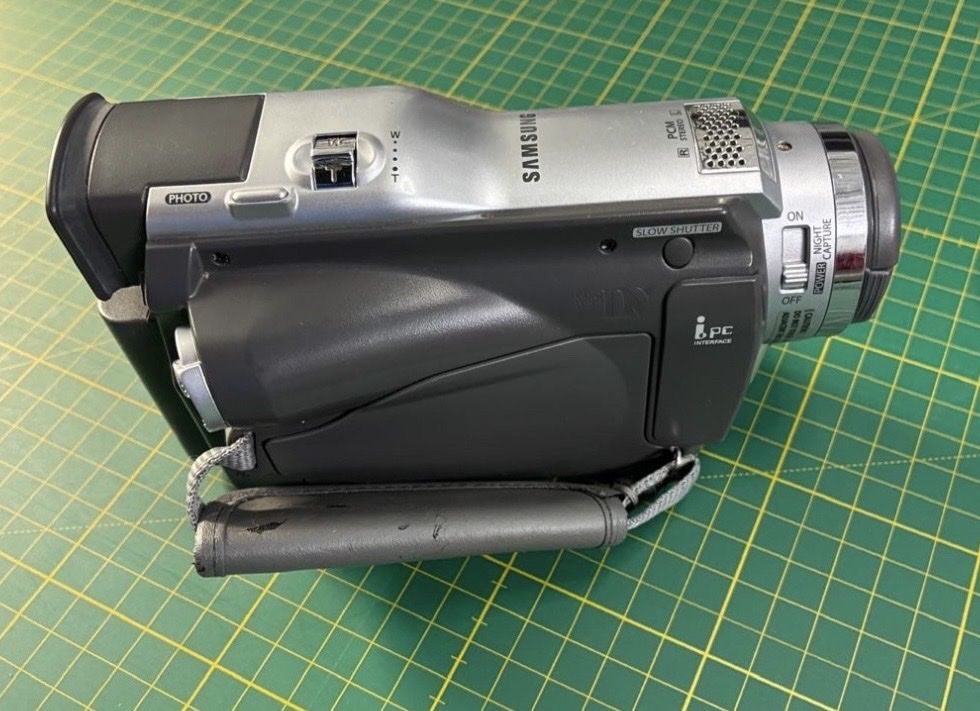 Samsung Fotocamera: Samsung MiniDV Camcorder mit Netzteil – Difettoso da Schongau venduto da Retro_Shop 3