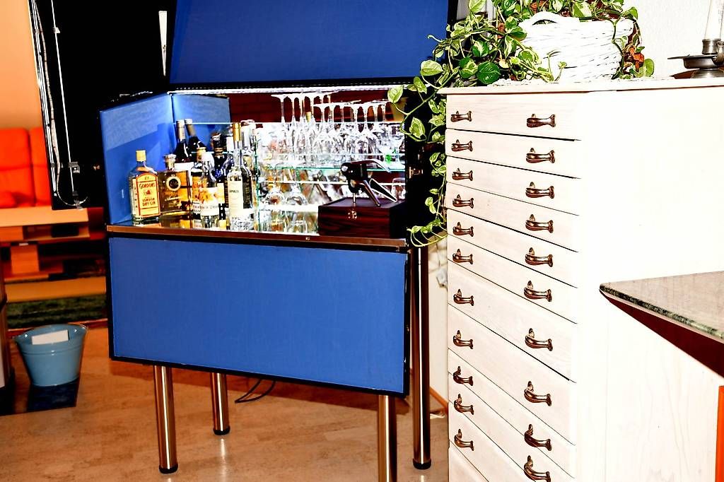 Ladenausstattungen & Messebau: Hausbar  – Gebraucht aus Winterthur von Erich48