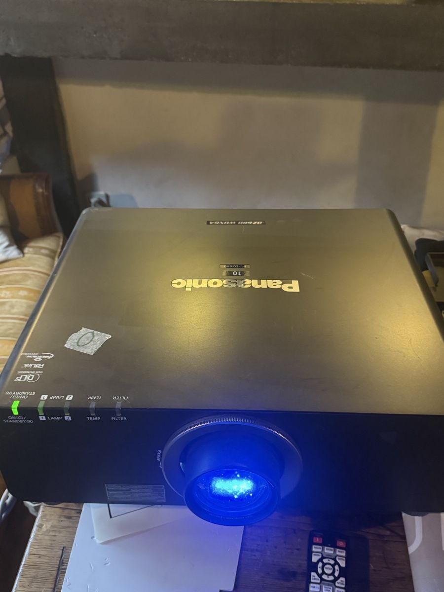 Panasonic Proiettori: Panasonic PTDZ680 (2)  – Usato da Lausanne venduto da enzouz 1