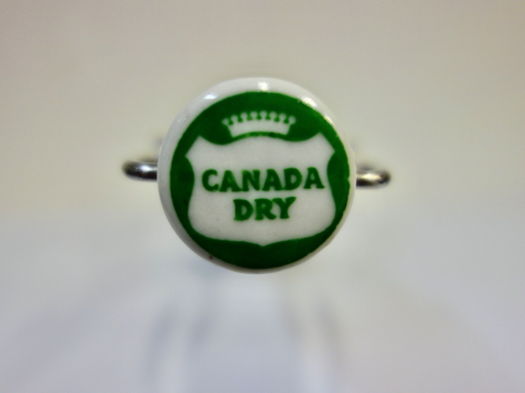 Bicchieri, Caraffe & Bottiglie: alte Flasche CANADA DRY GINGER ALE Vintage 1966 – Usato da Kerzers venduto da Flaschenposten 7