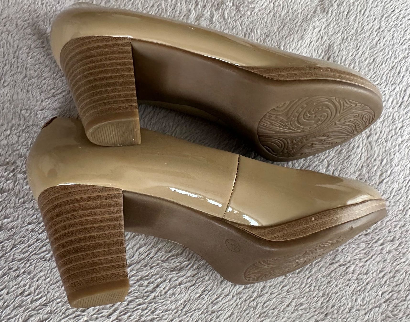 Scarpe da donna: Pumps 5th Avenue, Beige, Lack Glanz – Nuovo (secondo la descrizione) da Niederglatt ZH venduto da Polobunny 3