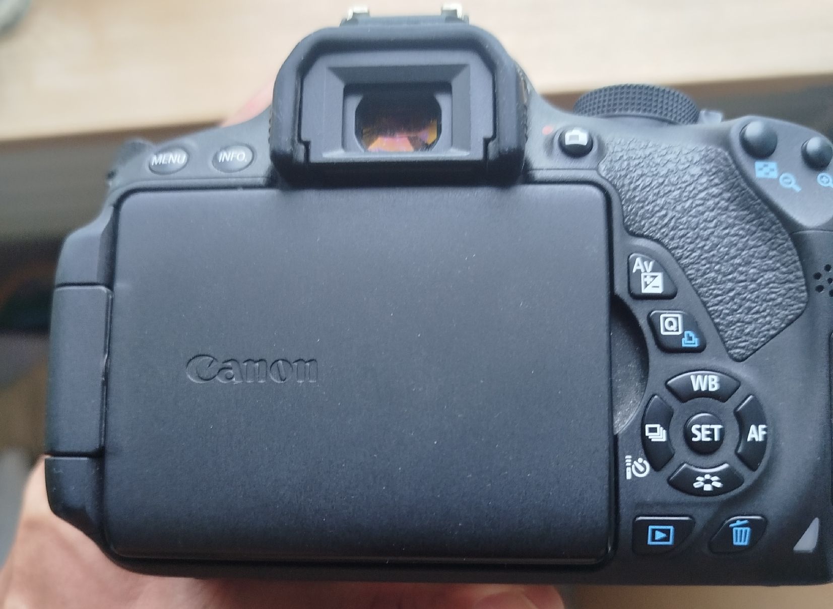 Canon Kamera: Canon EOS 700D Kit mit EF 35-135mm Objektiv – Gebraucht aus Rüti ZH von Groundunda 3