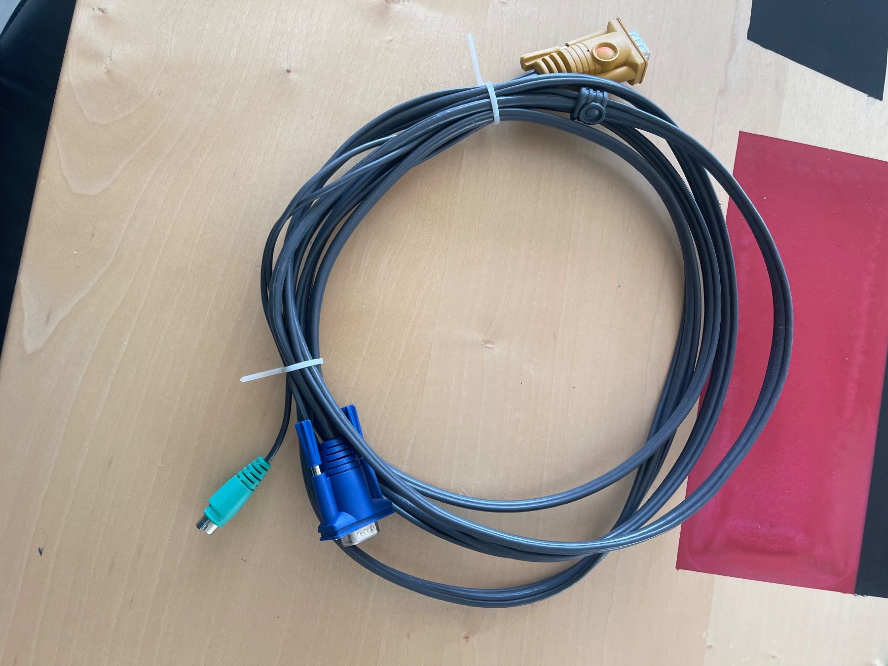 Kabel: KVM SWITCH KABEL – Gebraucht aus Wängi von Bmo
