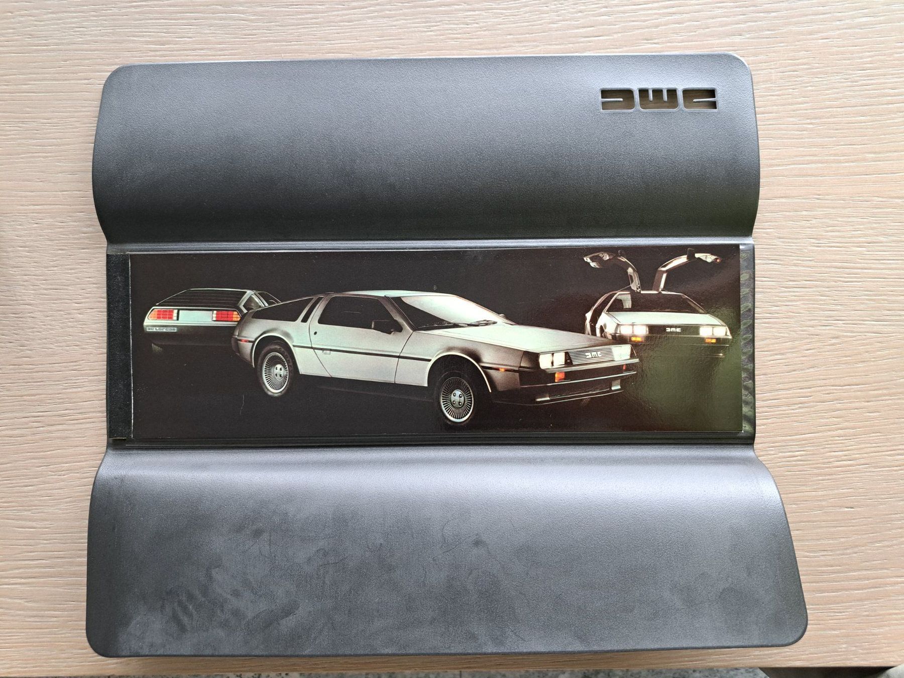 Delorean Documenti: Delorean DMC-12  Prospekt/Katalog - Kunstleder 1981 – Usato da Bazenheid venduto da derdelorean01